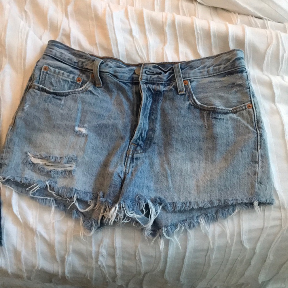 High-waisted Levi Jean shorts